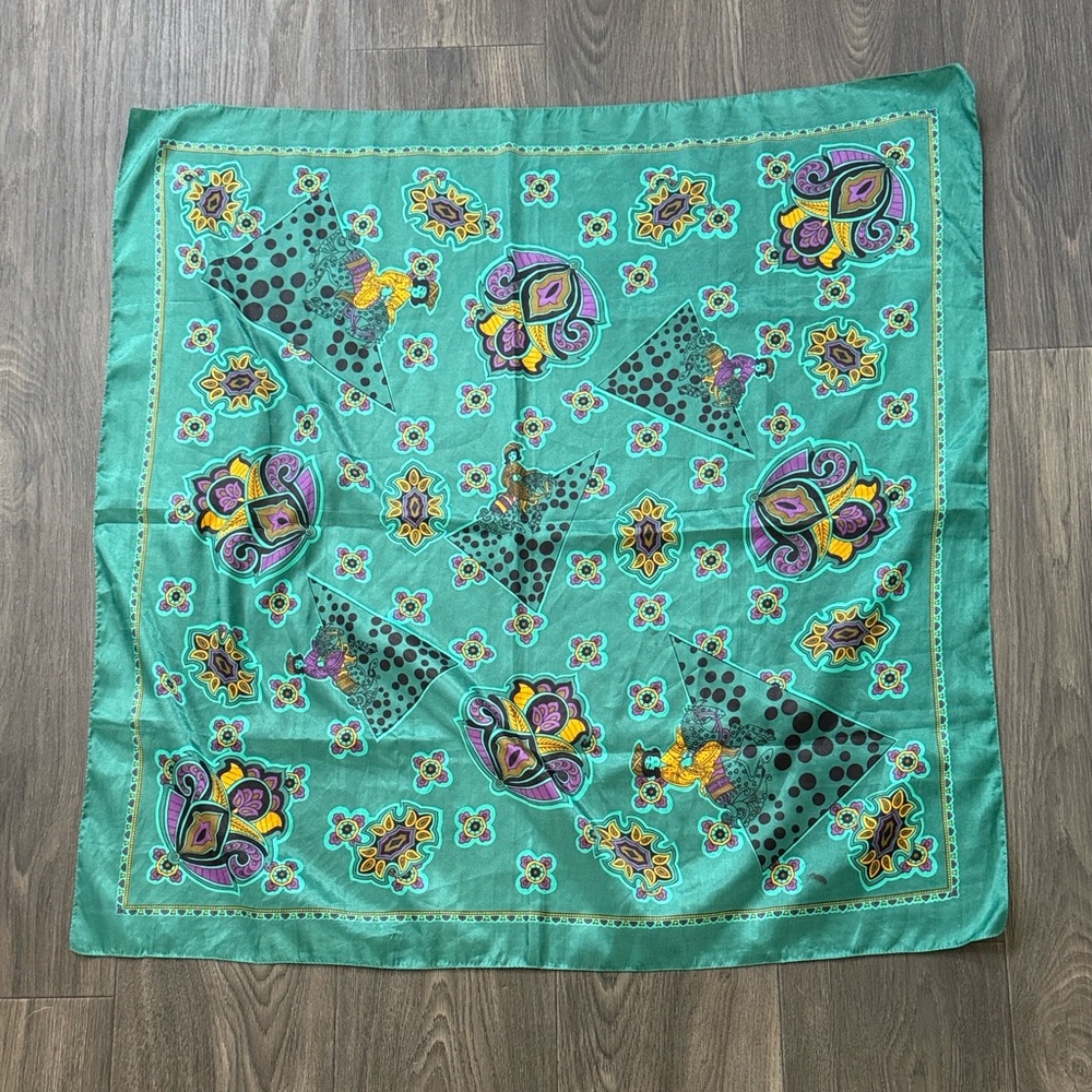 LUSH Cosmetics Vintage Knot Wrap Scarf